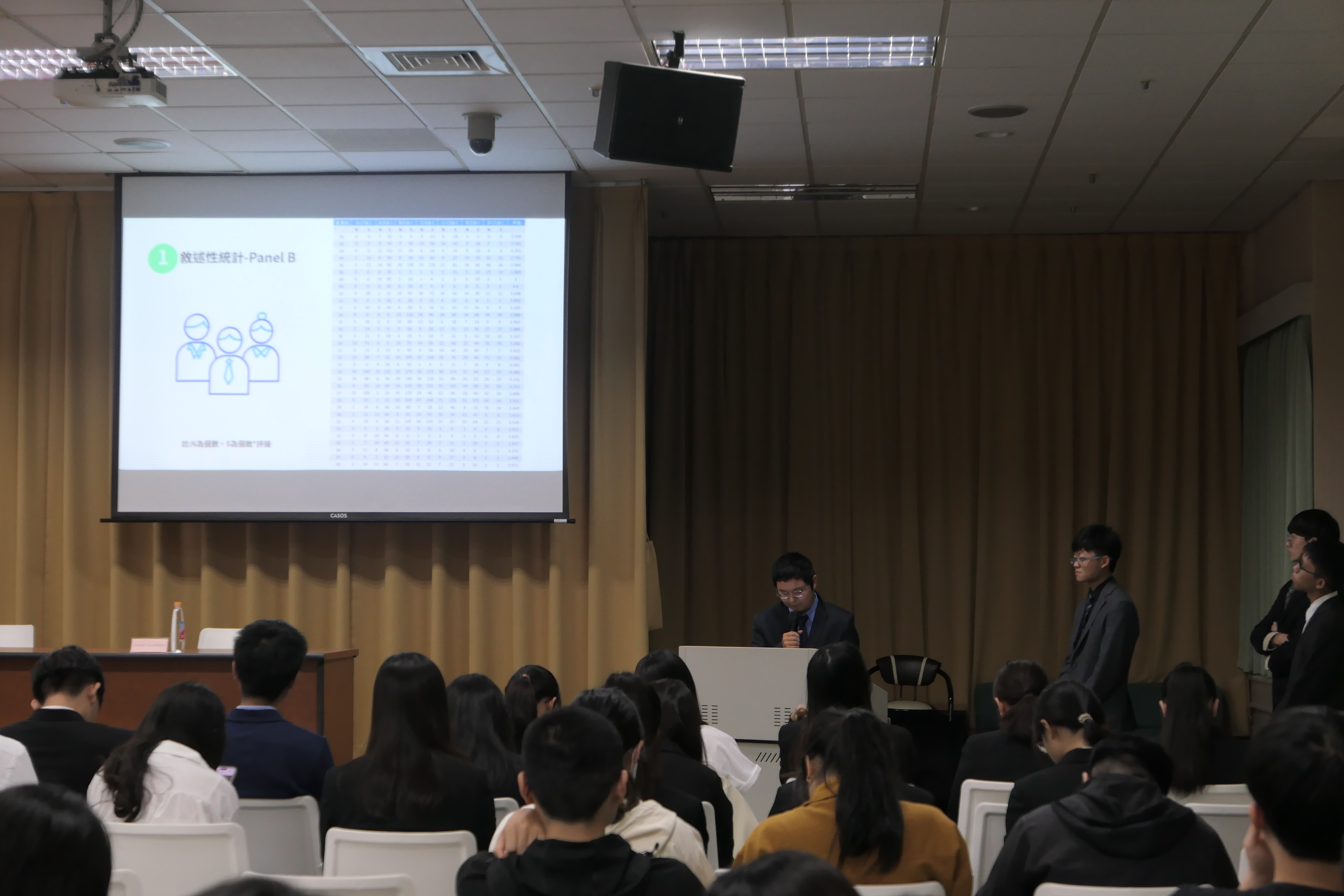 114.5.19 系週會-專題製作發表會8